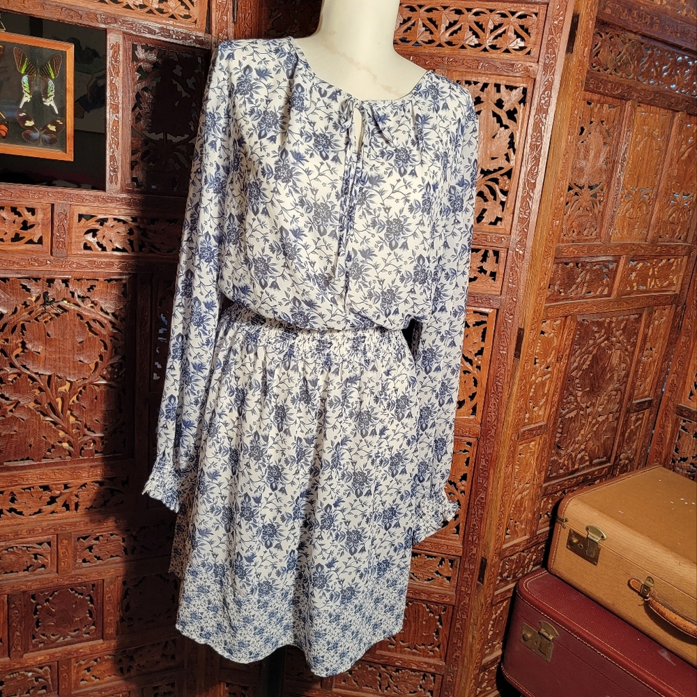 NWT Navy Blue and White Floral Long Sleeves with Smocked Waistband, Size XL